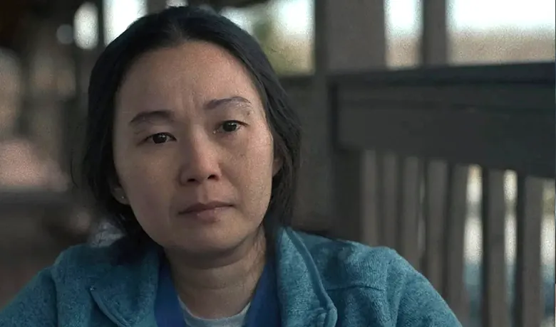 Hong Chau como Liz