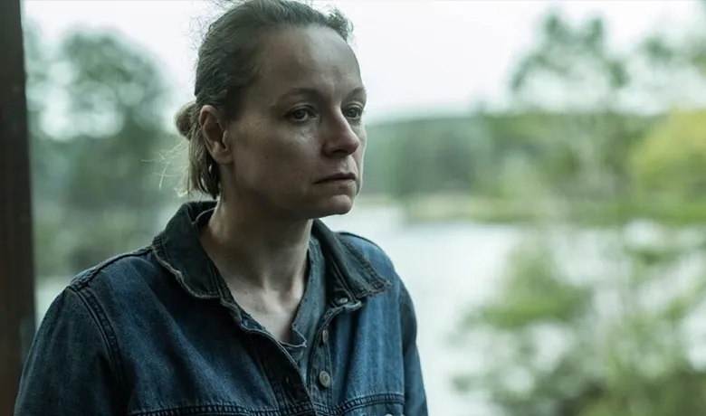 Samantha Morton sebagai Mary