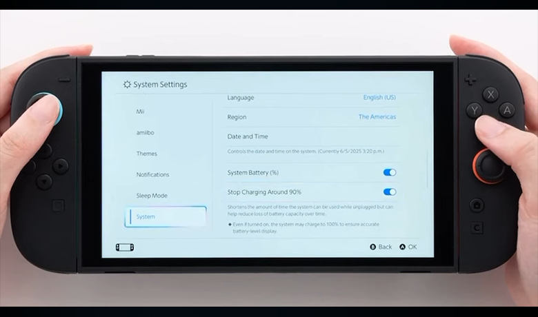Gambar seseorang yang memegang Nintendo Switch 2